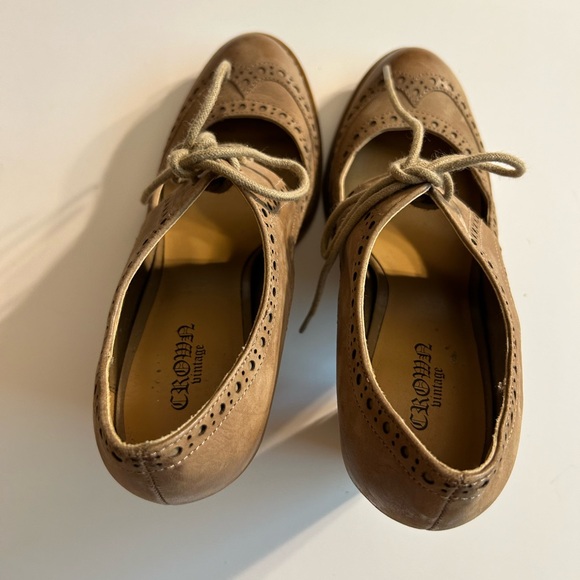 CROWN VINTAGE BONNIE TAN LACE-UP LEATHER HEELS SPECTATOR STYLE WOMEN’S SIZE 7.5 - Picture 8 of 10
